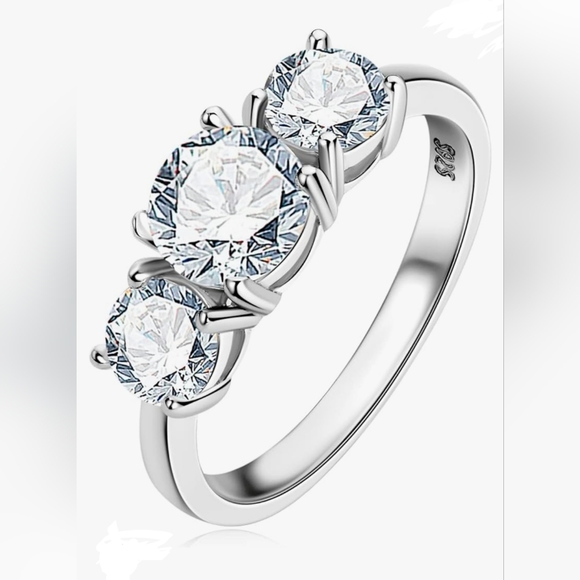 NIB Certified 2CT CENTER, 3 STONE 6CWT Diamond MOISSONITR RING 18kg/925 - Picture 2 of 12